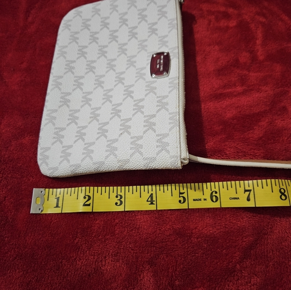 Michael Kors-Belt Bag-White & Gray Signature - Picture 5 of 11